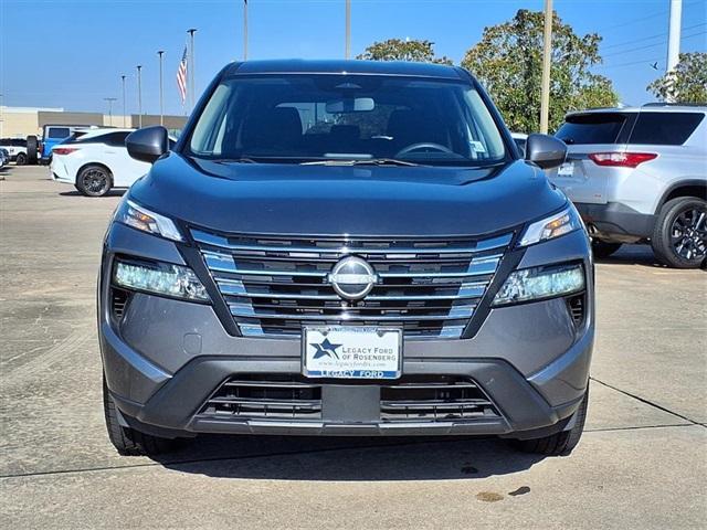 Photo of 2024 Gun Metallic Nissan Rogue