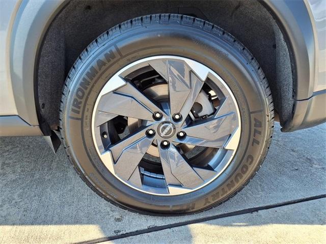 Photo of 2024 Gun Metallic Nissan Rogue