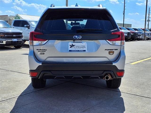 Photo of 2023 Ice Silver Metallic Subaru Forester