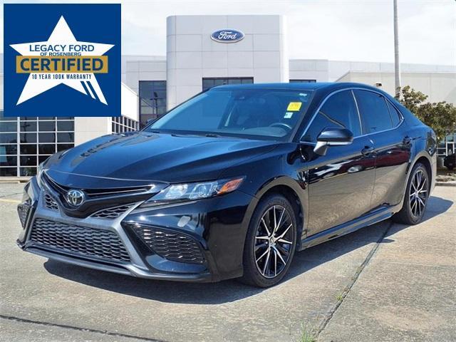 Photo of 2022 Midnight Black Metallic Toyota Camry