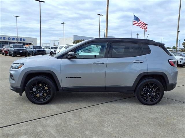 Photo of 2024 Silver Zynith Jeep Compass