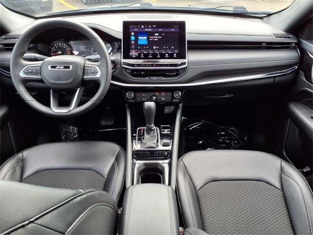 Photo of 2024 Silver Zynith Jeep Compass