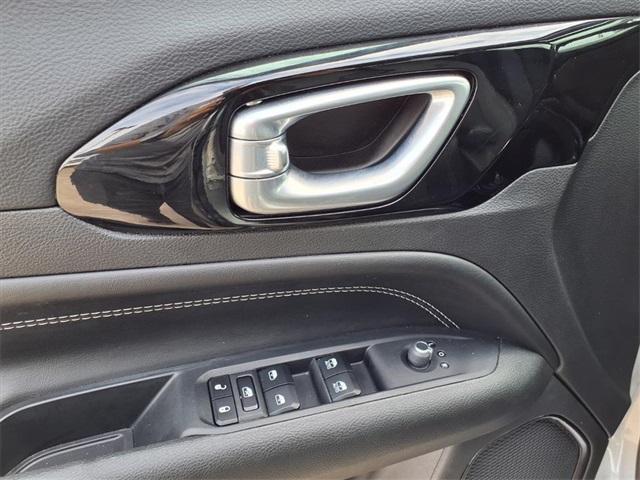 Photo of 2024 Silver Zynith Jeep Compass