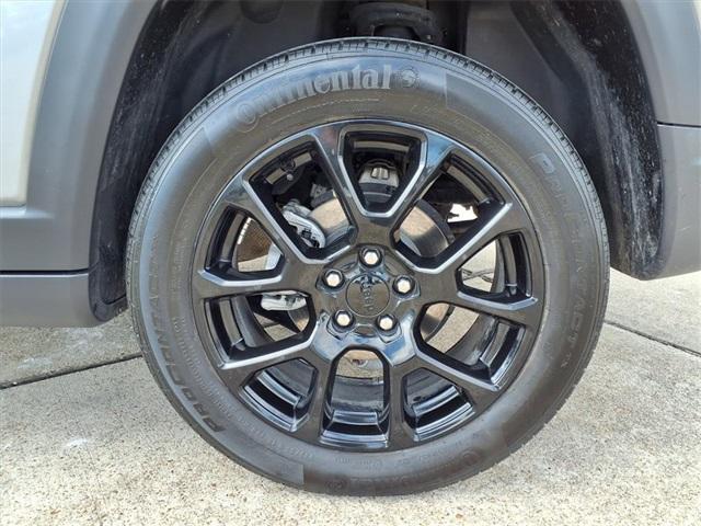 Photo of 2024 Silver Zynith Jeep Compass