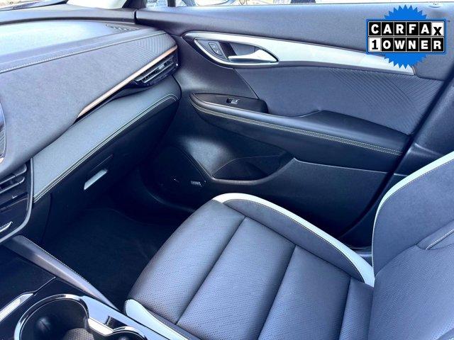 Photo of 2025 Summit White Buick Envision