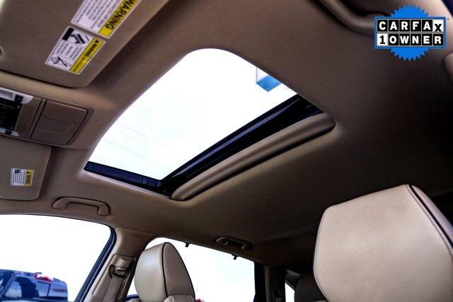 Photo of 2017 White Acura MDX