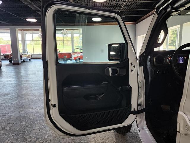 Photo of 2022 Bright White Clearcoat Jeep Wrangler Unlimited