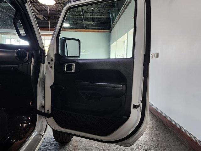 Photo of 2022 Bright White Clearcoat Jeep Wrangler Unlimited