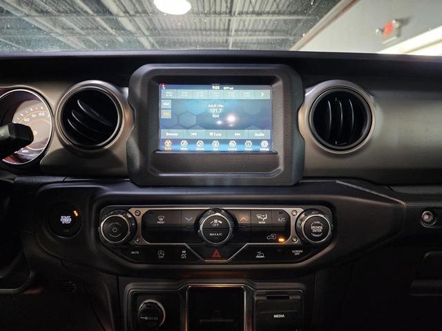 Photo of 2022 Bright White Clearcoat Jeep Wrangler Unlimited