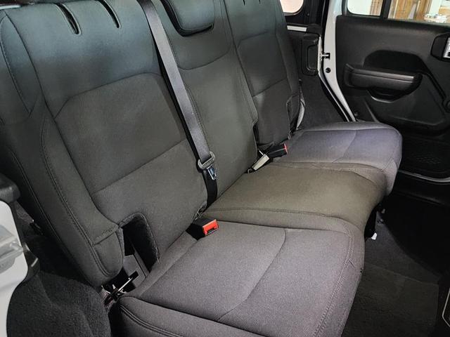 Photo of 2022 Bright White Clearcoat Jeep Wrangler Unlimited