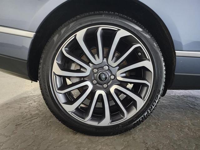 Photo of 2022 Blue Land Rover Range Rover