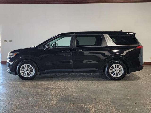 Photo of 2024 Aurora Black Pearl Kia Carnival