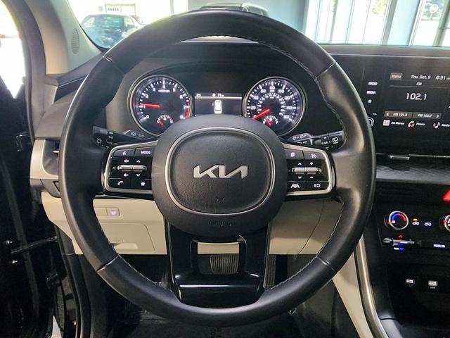 Photo of 2024 Aurora Black Pearl Kia Carnival