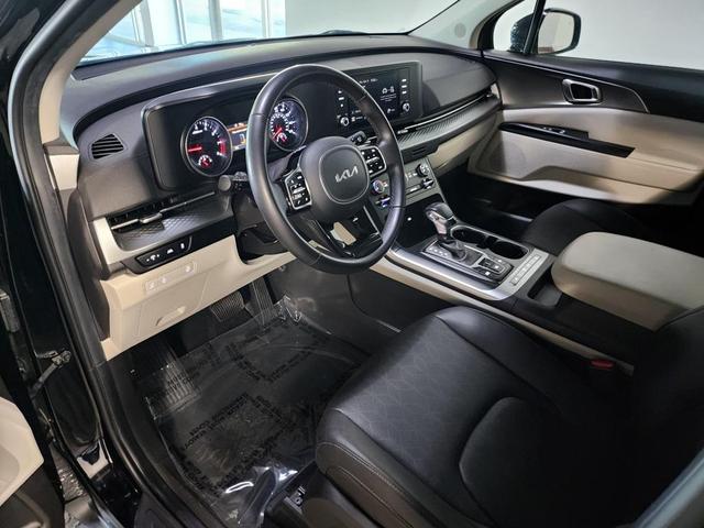 Photo of 2024 Aurora Black Pearl Kia Carnival