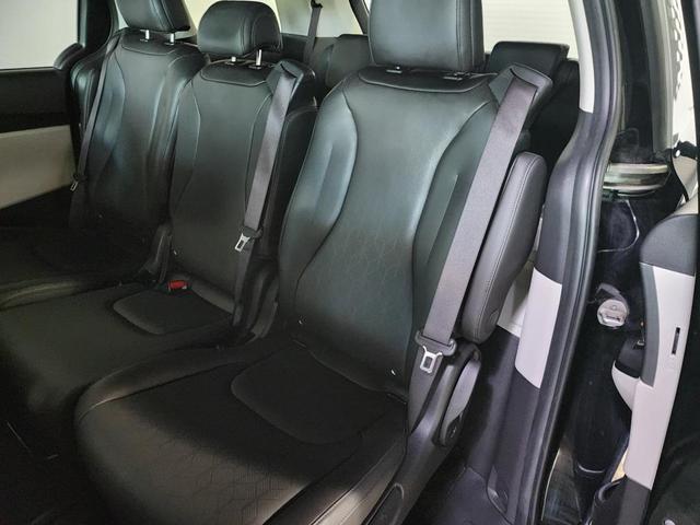 Photo of 2024 Aurora Black Pearl Kia Carnival