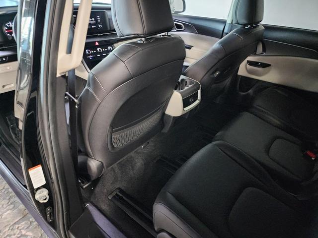Photo of 2024 Aurora Black Pearl Kia Carnival