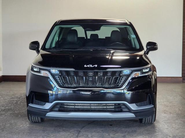 Photo of 2024 Aurora Black Pearl Kia Carnival