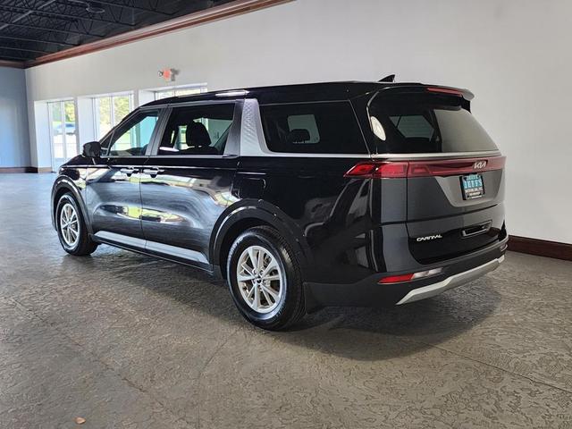 Photo of 2024 Aurora Black Pearl Kia Carnival