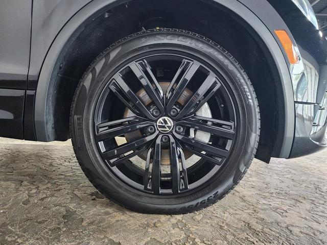 Photo of 2022 Deep Black Volkswagen Tiguan