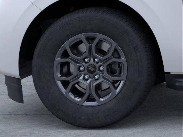 Photo of 2025 Star White Metallic Tri-Coat Ford Expedition