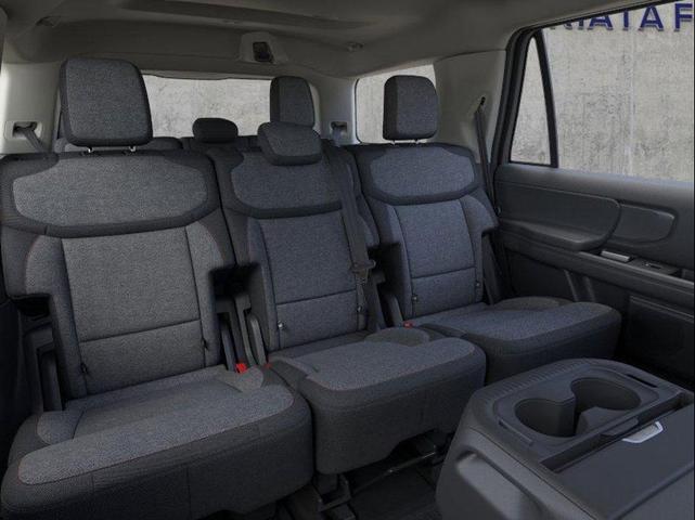 Photo of 2025 Star White Metallic Tri-Coat Ford Expedition