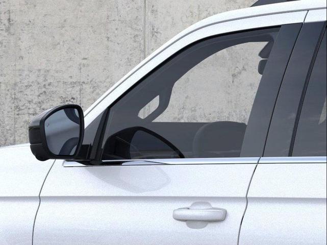 Photo of 2025 Star White Metallic Tri-Coat Ford Expedition