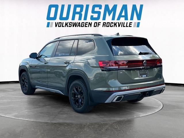 Photo of 2025 Avocado Green Pearl Volkswagen Atlas