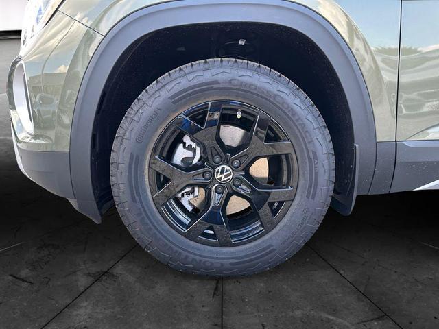 Photo of 2025 Avocado Green Pearl Volkswagen Atlas