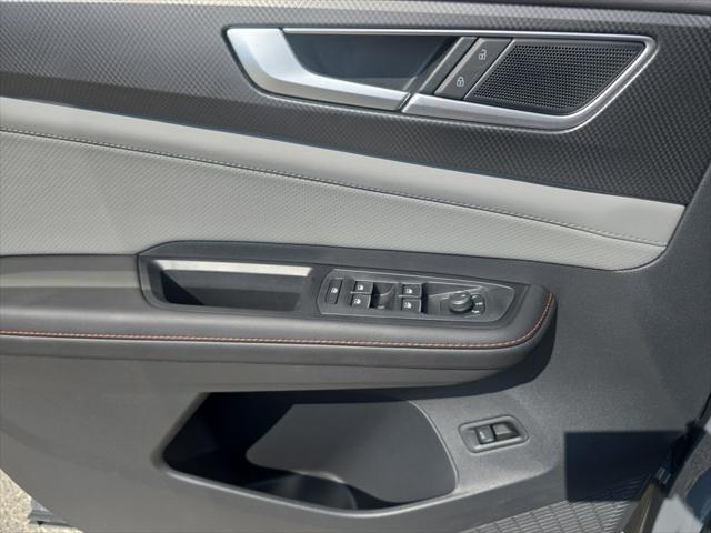 Photo of 2025 Pure Gray Volkswagen Atlas