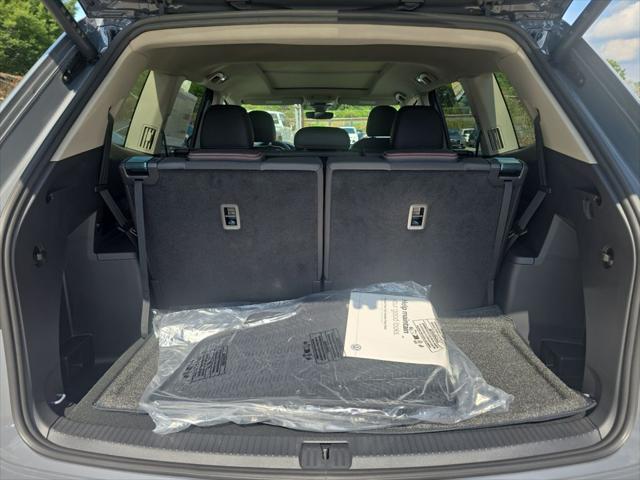 Photo of 2025 Pure Gray Volkswagen Atlas