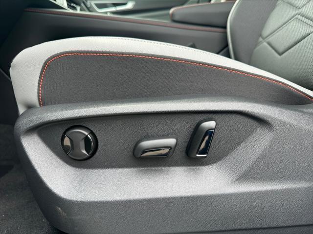 Photo of 2025 Avocado Green Pearl Volkswagen Atlas