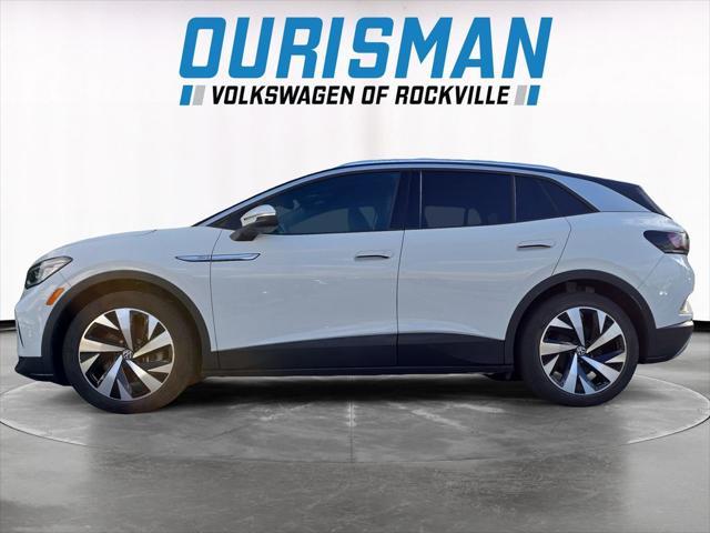 Photo of 2021 Glacier White Metallic/Black Roof Volkswagen ID.4