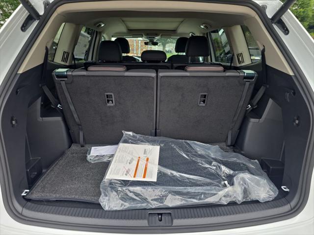 Photo of 2025 Pure White Volkswagen Atlas