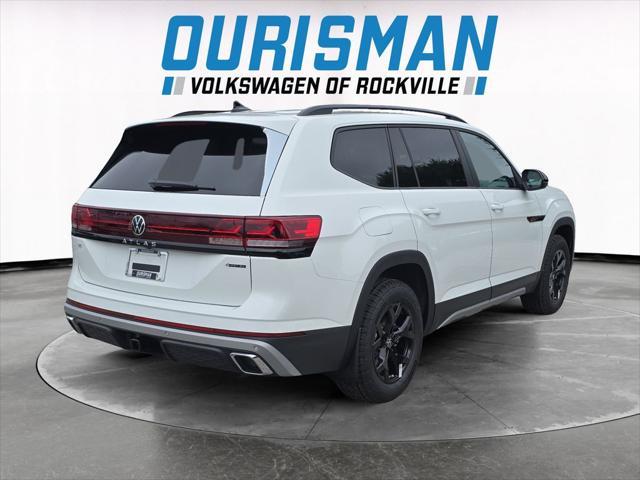 Photo of 2025 Pure White Volkswagen Atlas