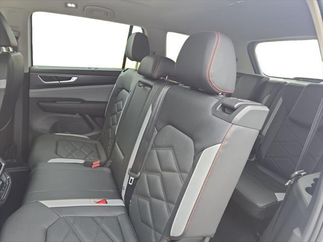 Photo of 2025 Pure White Volkswagen Atlas