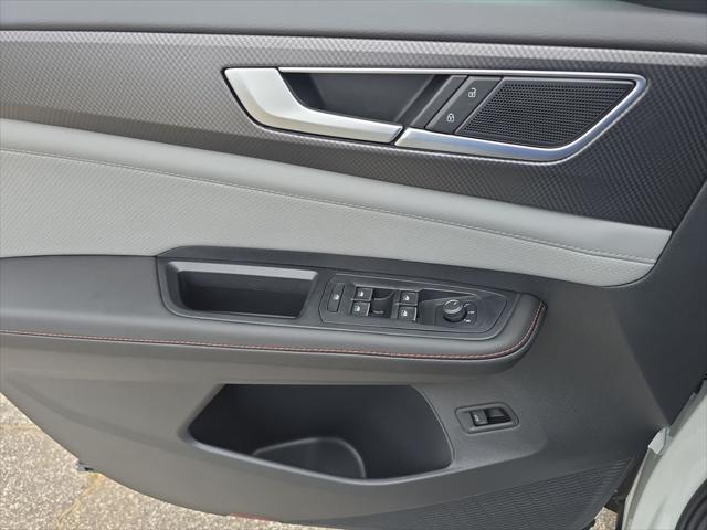 Photo of 2025 Pure White Volkswagen Atlas