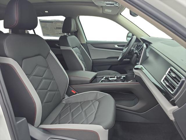 Photo of 2025 Pure White Volkswagen Atlas