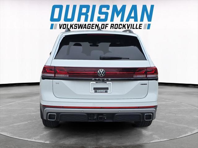 Photo of 2025 Pure White Volkswagen Atlas