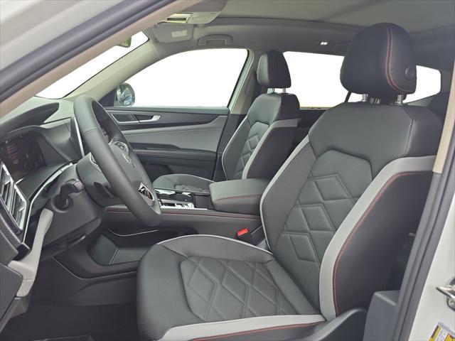 Photo of 2025 Pure White Volkswagen Atlas