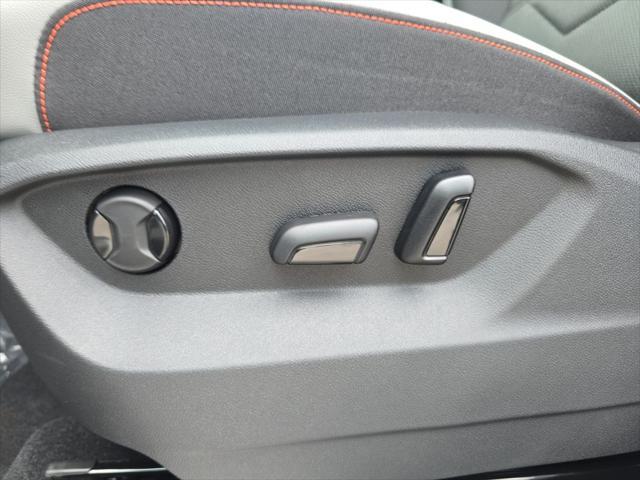Photo of 2025 Pure White Volkswagen Atlas