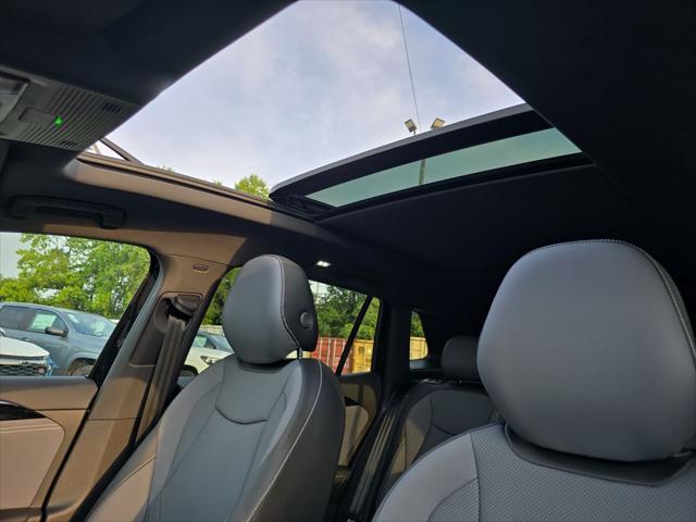 Photo of 2025 Deep Black Pearl Volkswagen Tiguan