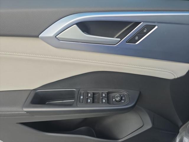 Photo of 2025 Silver Metallic Volkswagen Taos