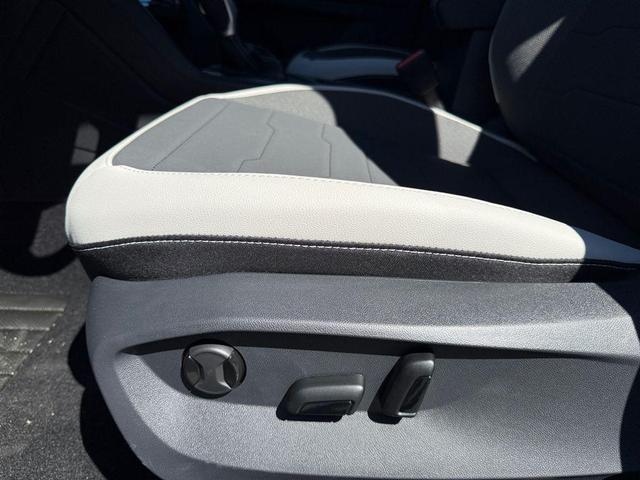 Photo of 2025 Platinum Volkswagen Taos