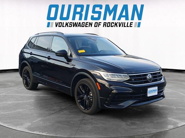 Photo of 2022 Deep Black Pearl Volkswagen Tiguan