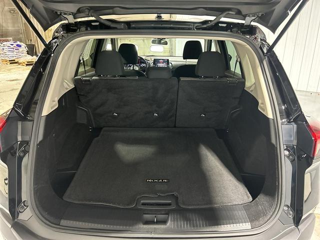 Photo of 2023 Super Black Nissan Rogue