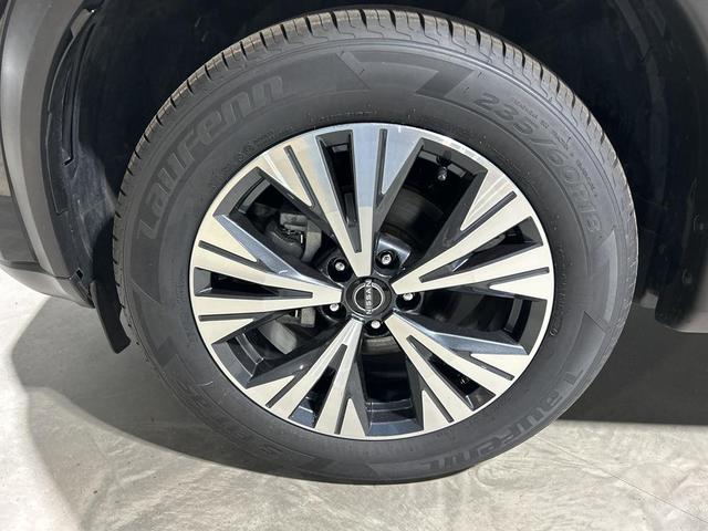 Photo of 2023 Super Black Nissan Rogue