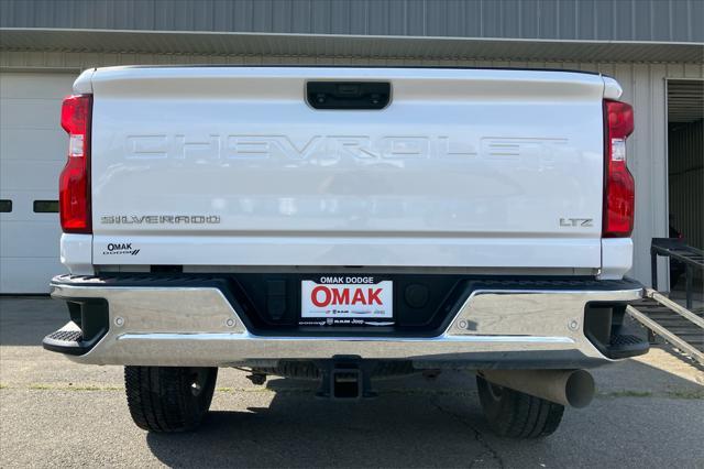 Photo of 2020 Iridescent Pearl Tricoat Chevrolet Silverado 3500