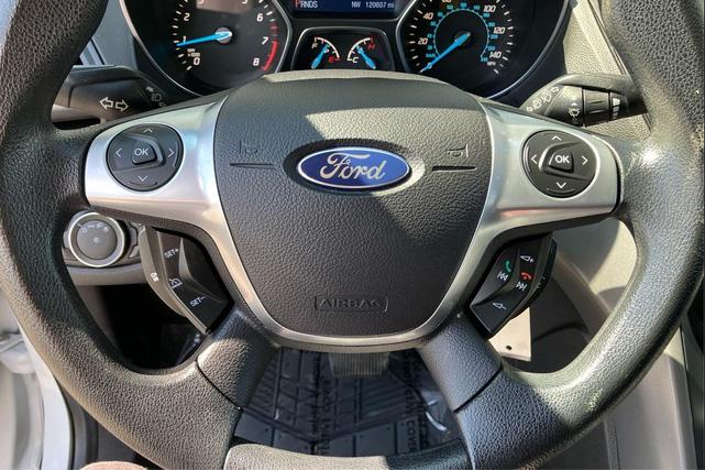 Photo of 2013 Oxford White Ford Escape