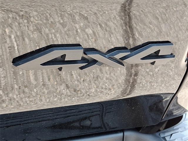 Photo of 2022 Diamond Black Crystal Pearlcoat RAM 1500