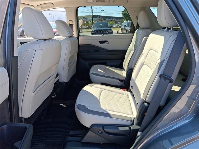 Photo of 2022 Gun Metallic Nissan Pathfinder